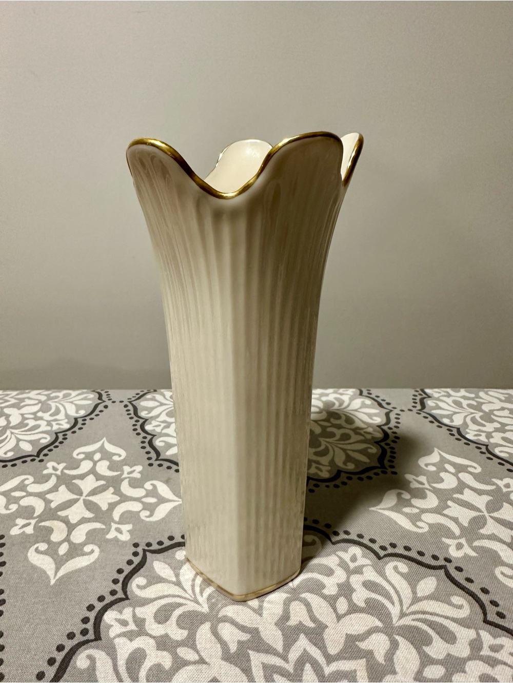 Lenox Meridian Collection Ribbed Ivory Gold Rim Vase (8 inches)